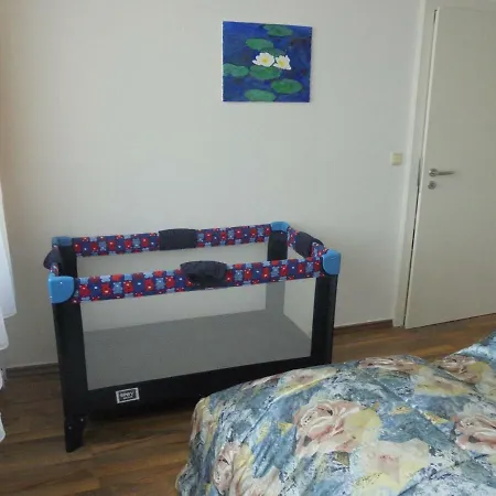 Апартаменты Ferienwohnung-nahe Zwenkauer See Цвенкау